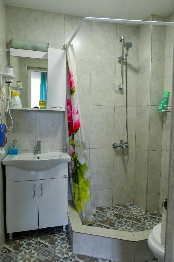 Family Нotel Banuri Kutaisi Exterior photo