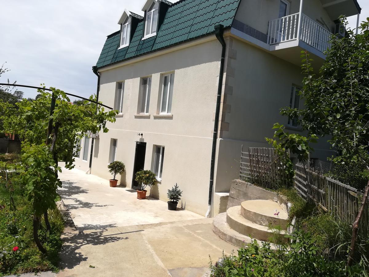 Family Нotel Banuri Kutaisi Exterior photo